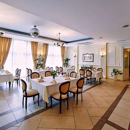 Royal 3*